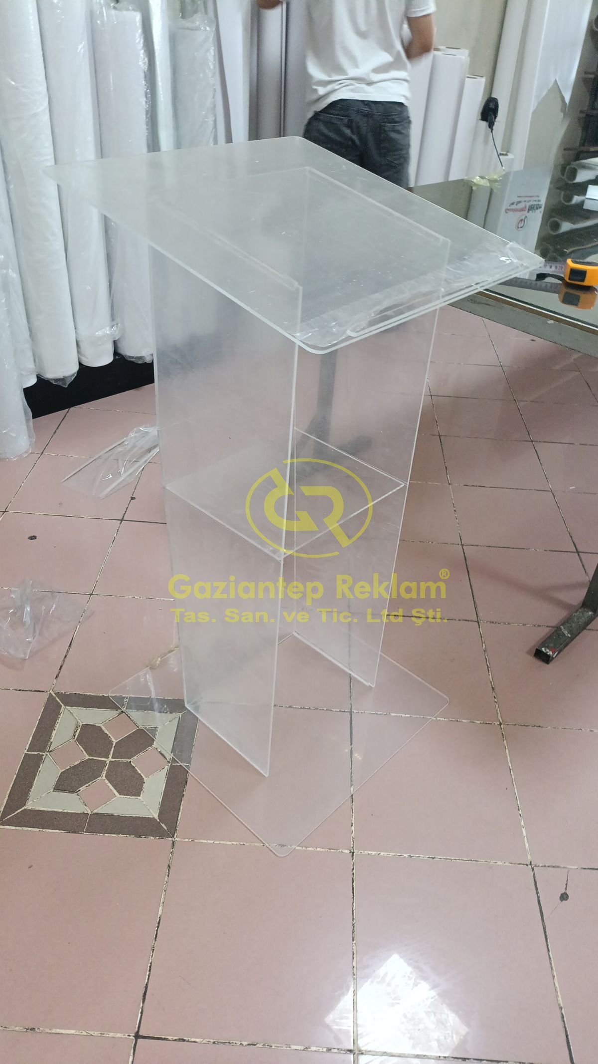 Profesyonel Şeffaf Akrilik Konuşma Kürsüsü