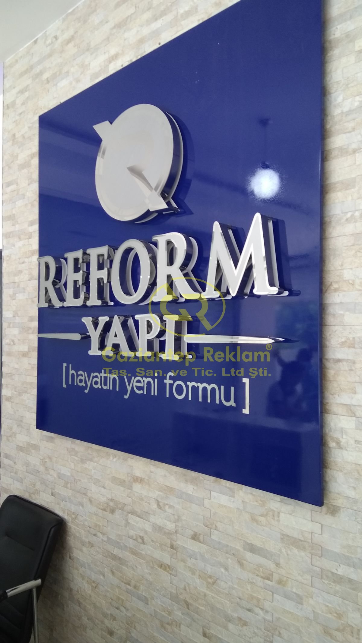 REFORM YAPI Aynalı Pleksi İç Mekan Ofis Logosu