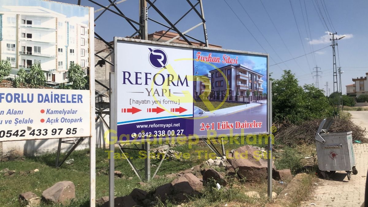 Reform Yapı Furkan Sitesi Dayanıklı Yol Kenarı Tabelası