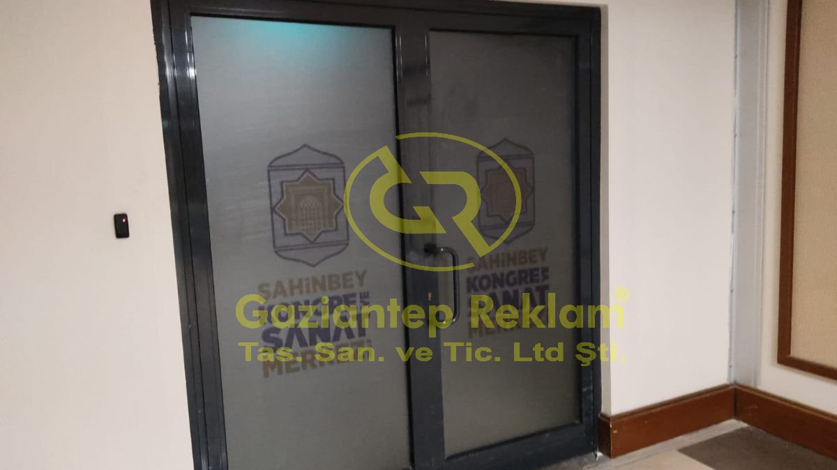 Şahinbey Kongre Merkezi Baskılı Kumlama Folyo Giydirme