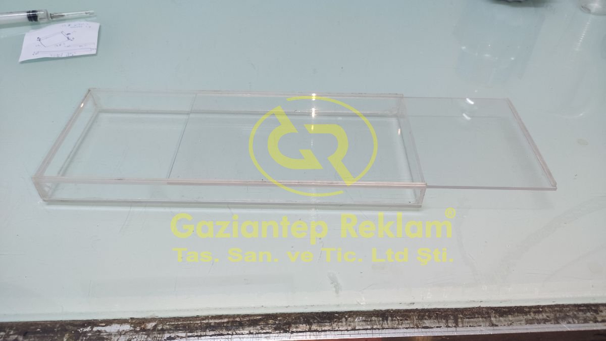 Şeffaf Akrilik Pleksi Kutu Özel İmalat Çözümleri