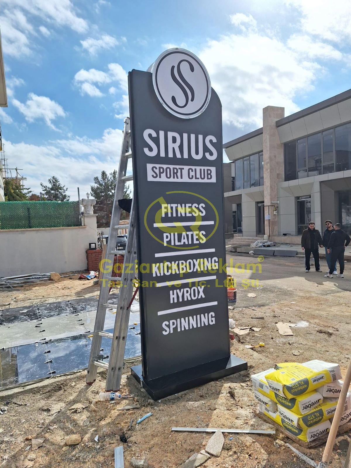 Sirius Sport Club Modern Işıklı Pilon Tabela
