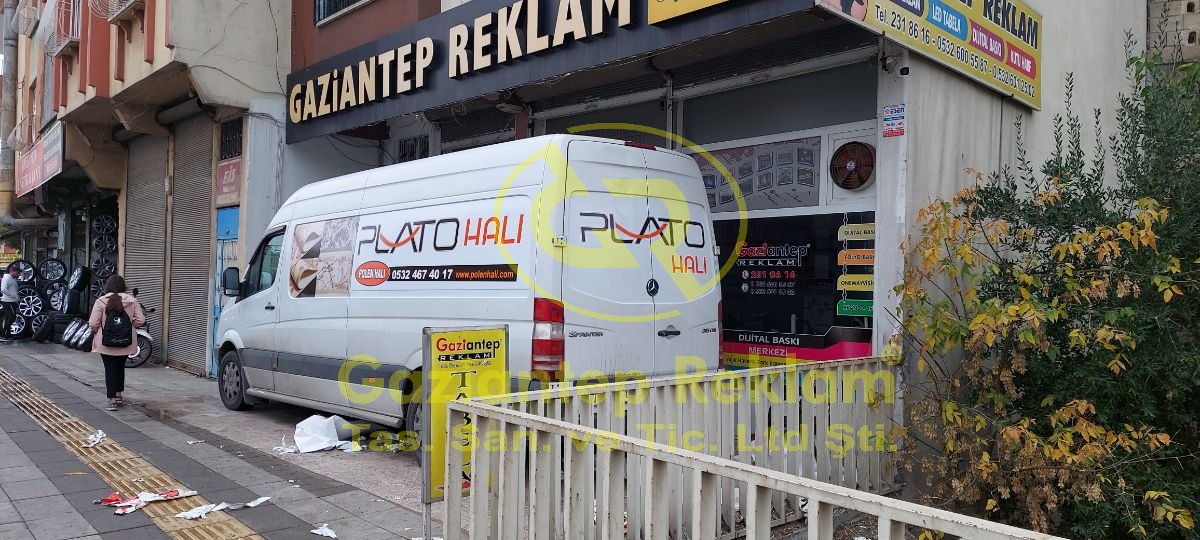 Ticari Araç Kaplama: Hareketli ve Etkili Mobil Reklam