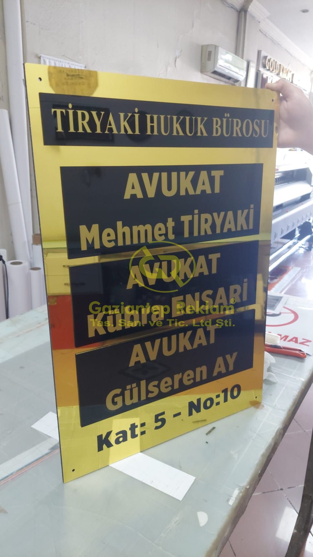 Tiryaki Hukuk Bürosu Gold Ayna Pleksi Lazer Kesim Tabela