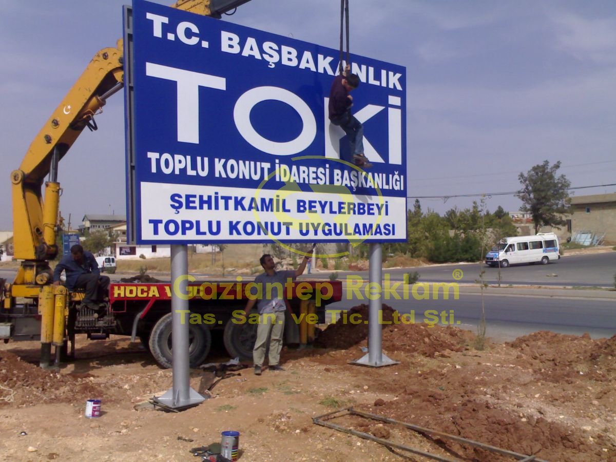 TOKİ Şantiyesi Dev Ayaklı Sac Bilgilendirme Panosu