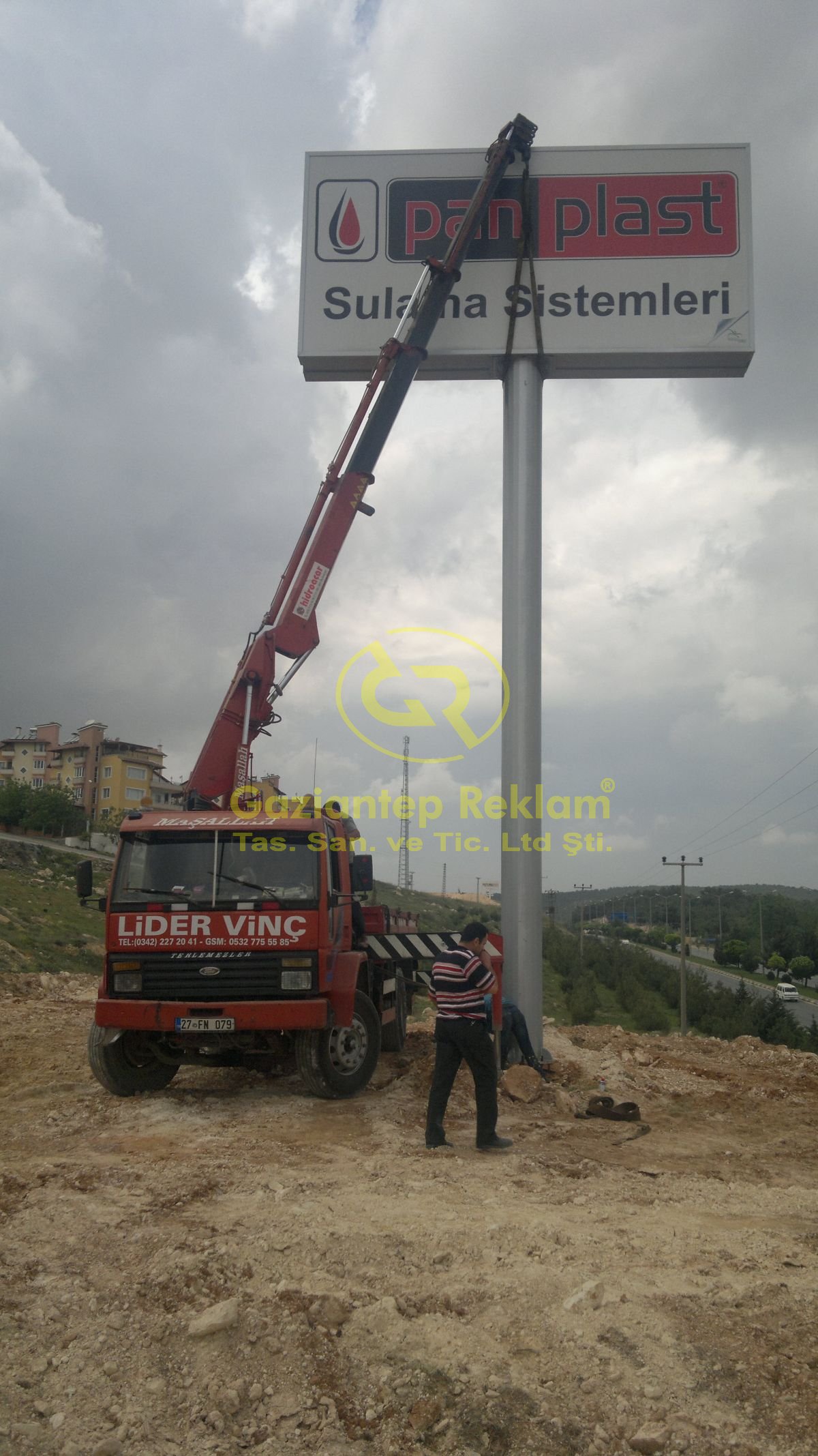 Totem Tabela Montajı Profesyonel Vinç Çözümü