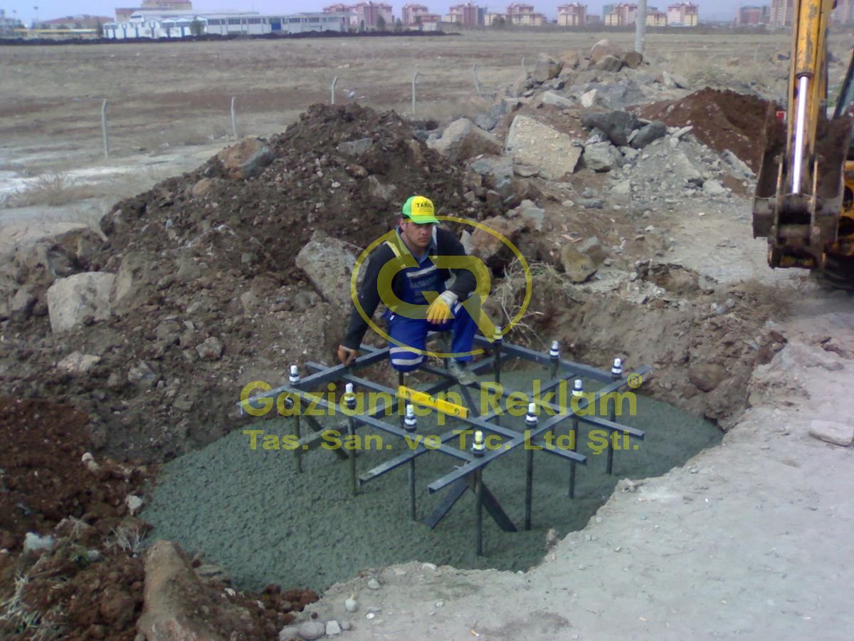 Totem Tabela Temel Ankraj Sistemi Kurulumu