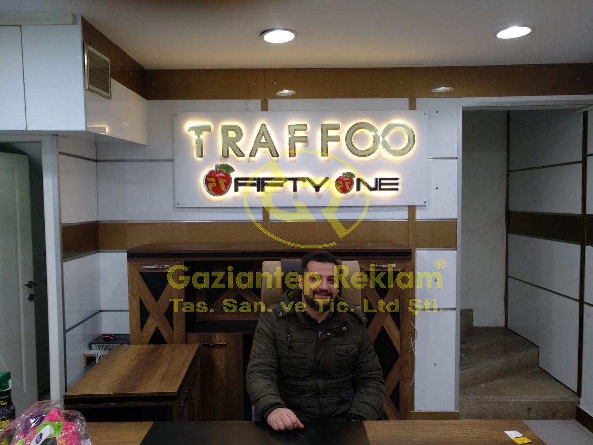 TRAFFOO FIFTY ONE Ters Işıklı Gold Kutu Harf Tabela
