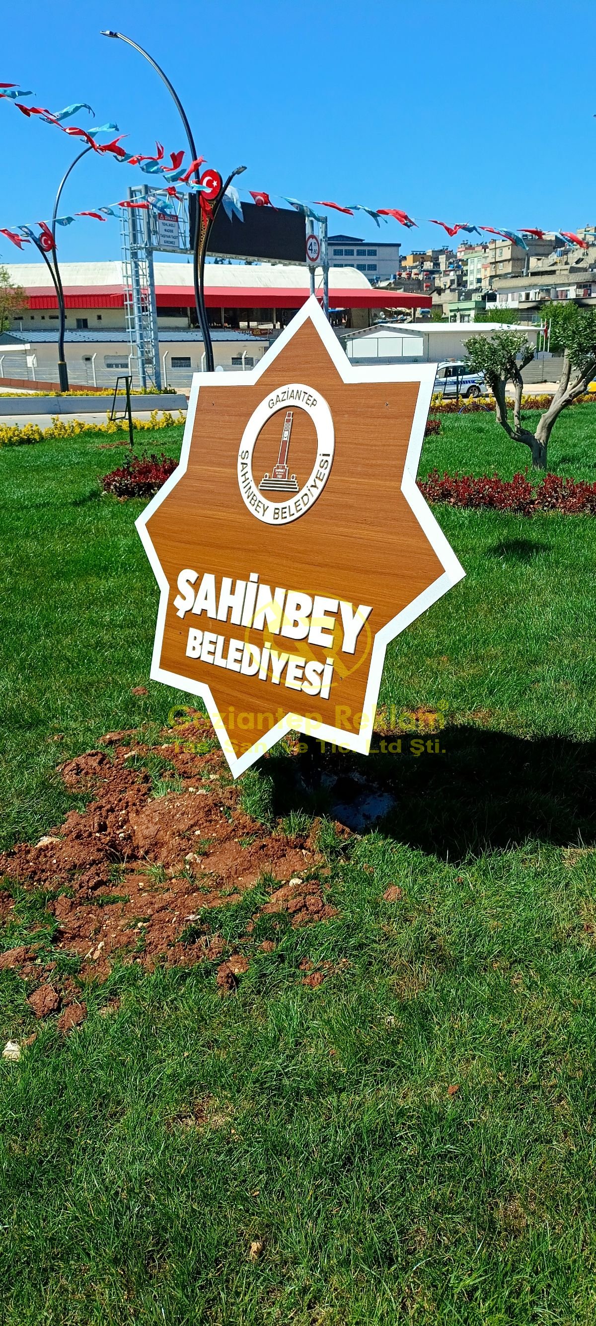 Uzun Ömürlü Ahşap Görünümlü Özel Peyzaj Tabelası