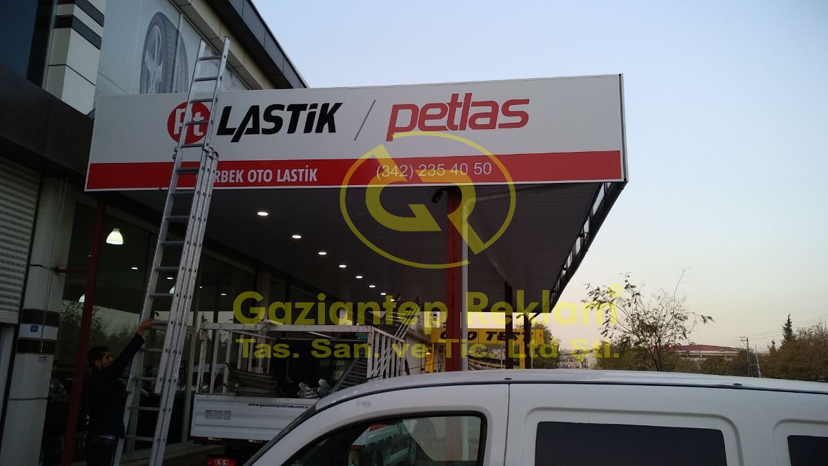 Uzun Ömürlü Işıksız Kompozit Giydirme Tabela