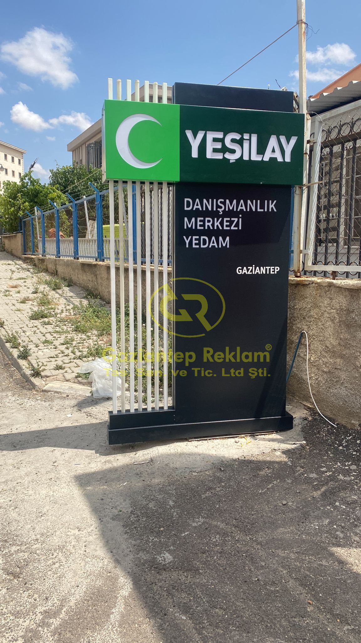 Uzun Ömürlü Kurumsal Kompozit Pilon Tabela