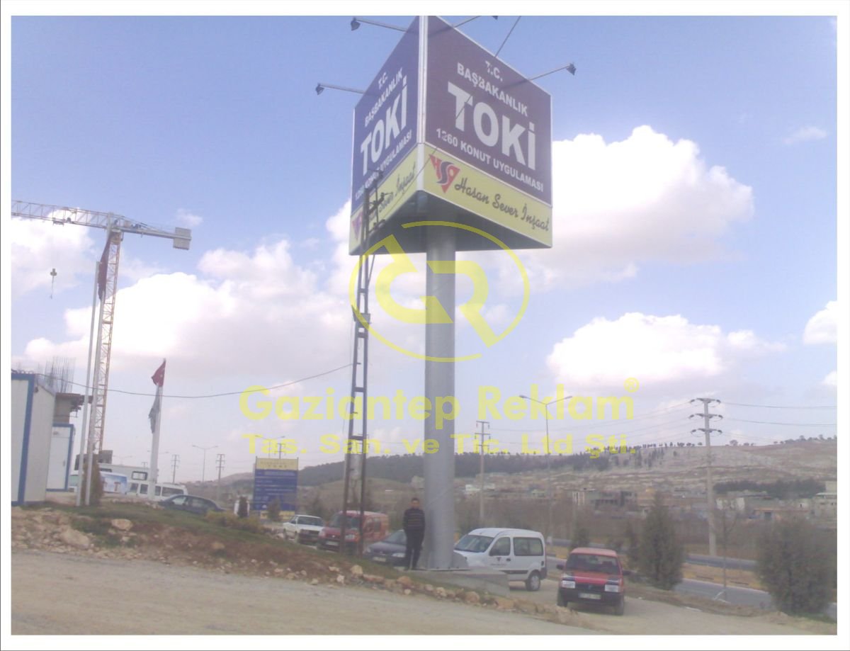 Yüksek Ayaklı 3 yönlü Vinil Germe Totem Tabela