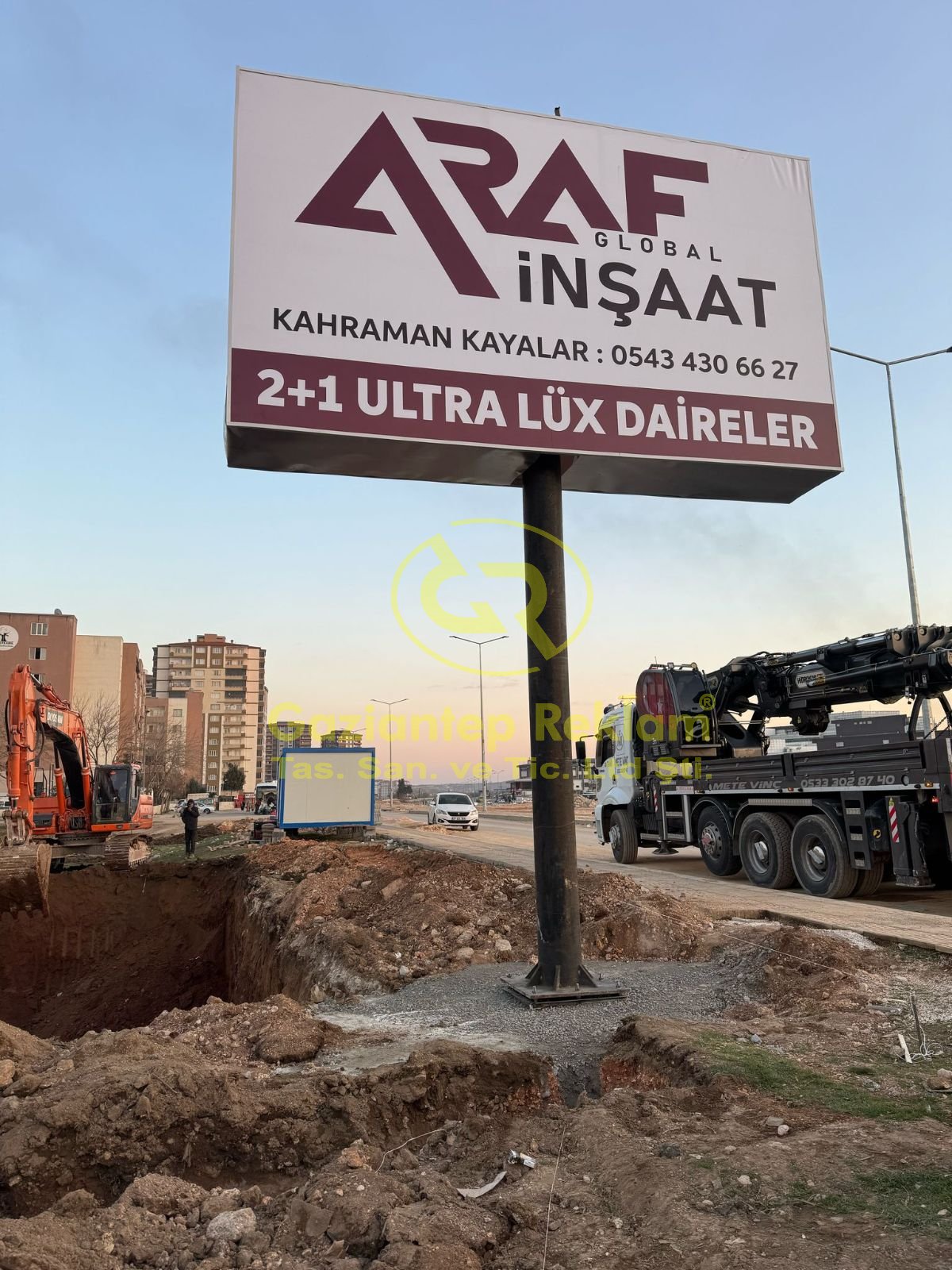 Yüksek Ayaklı Şantiye Vinil Germe Totem Tabela