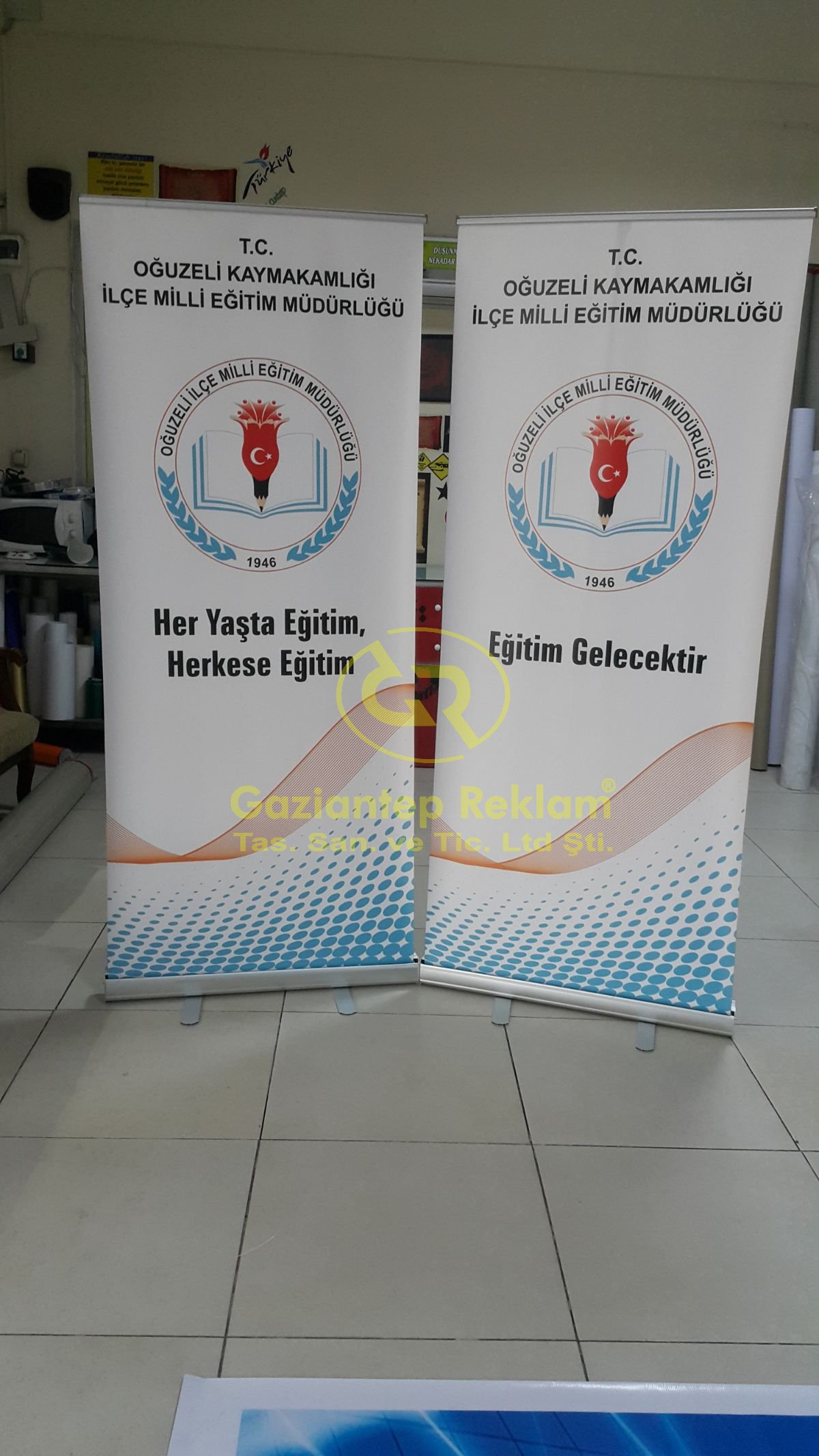 Yüksek Çözünürlüklü Kurumsal Roll-Up Banner Stand