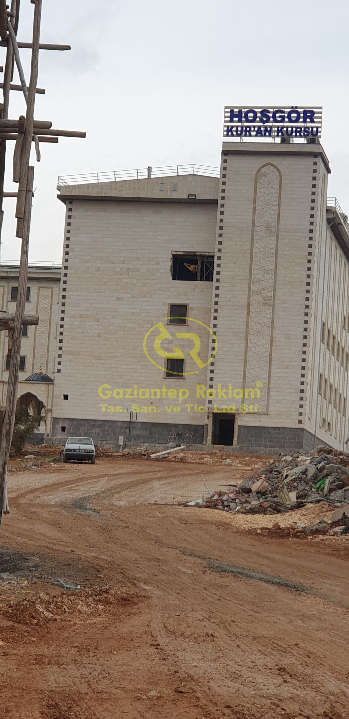 Yüksek Görünürlüklü Işıklı Çatı Kutu Harf Tabela