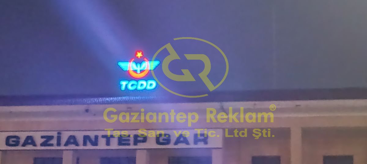 Yüksek Görünürlüklü Kurumsal LED Çatı Tabelaları