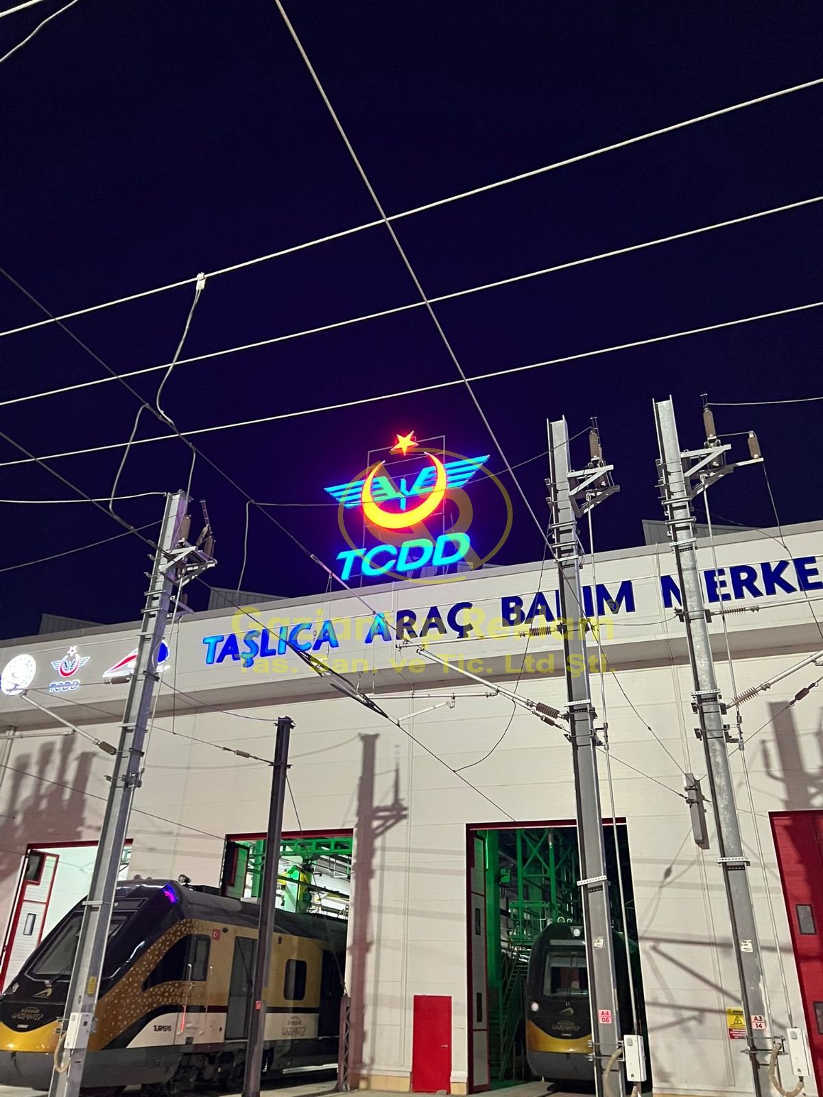 Yüksek Görünürlüklü LED Işıklı Çatı Tabela Çözümleri