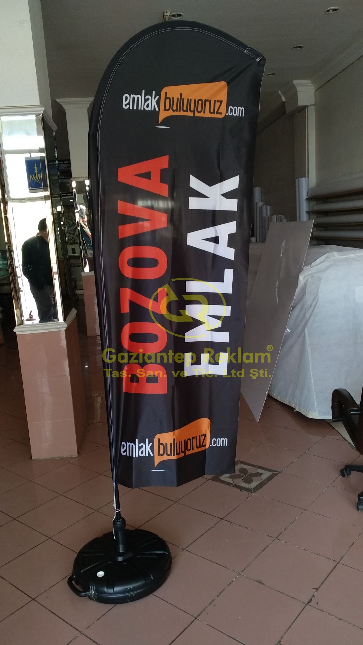 Yüksek Görünürlüklü Yelken Plaj Reklam Bayrakları